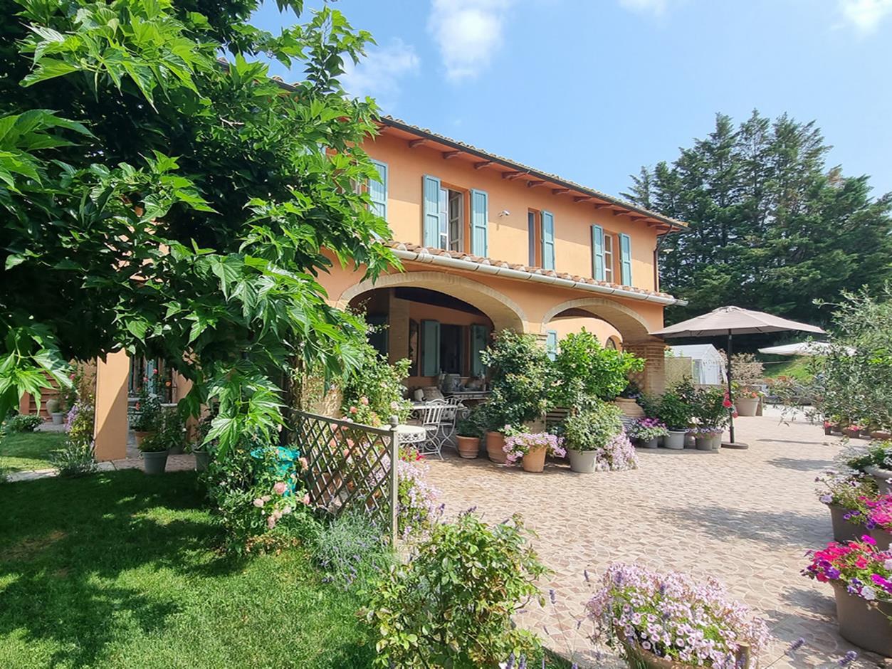 Charming Restored  4 Bdr Farmhouse, Swimming Pool, Volterra, Pisa, Tuscany