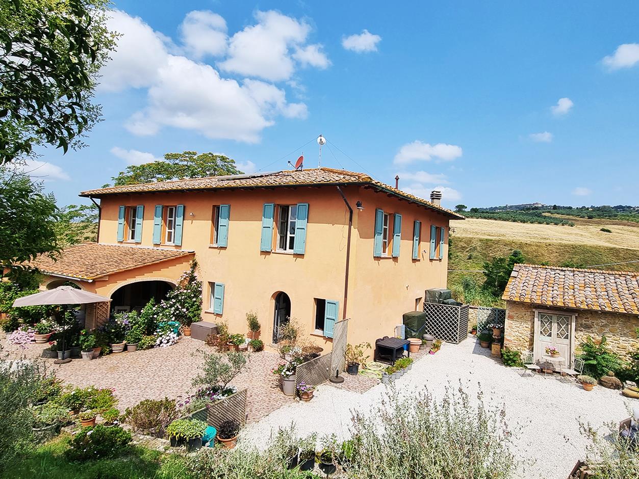 Charming Restored  4 Bdr Farmhouse, Swimming Pool, Volterra, Pisa, Tuscany