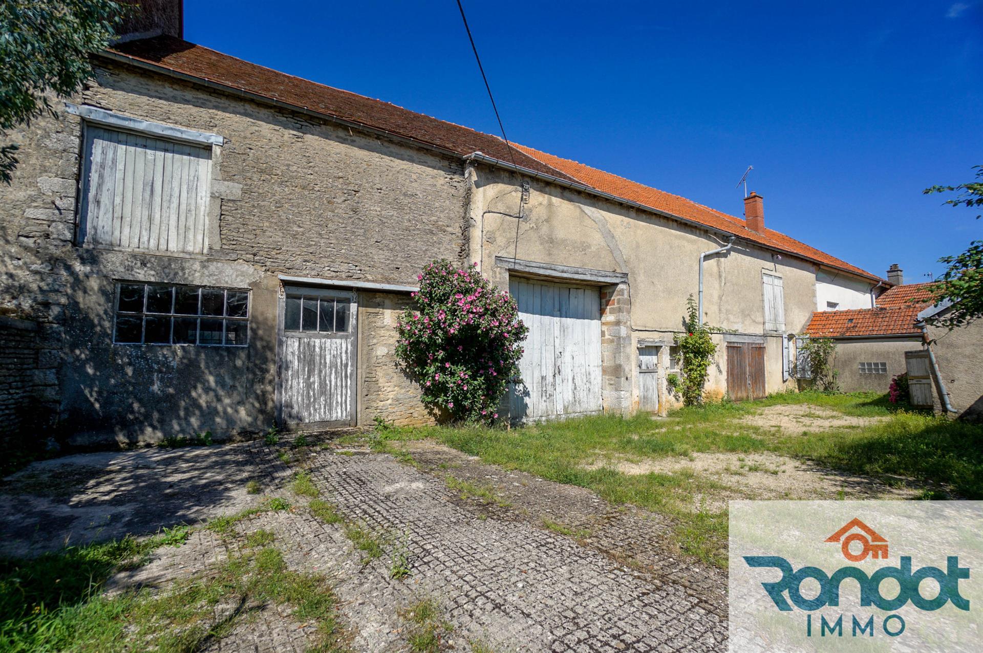 Maison 4 Pieces/3 Chambres/100M2 Environ + 300M2 Environ De Dependances