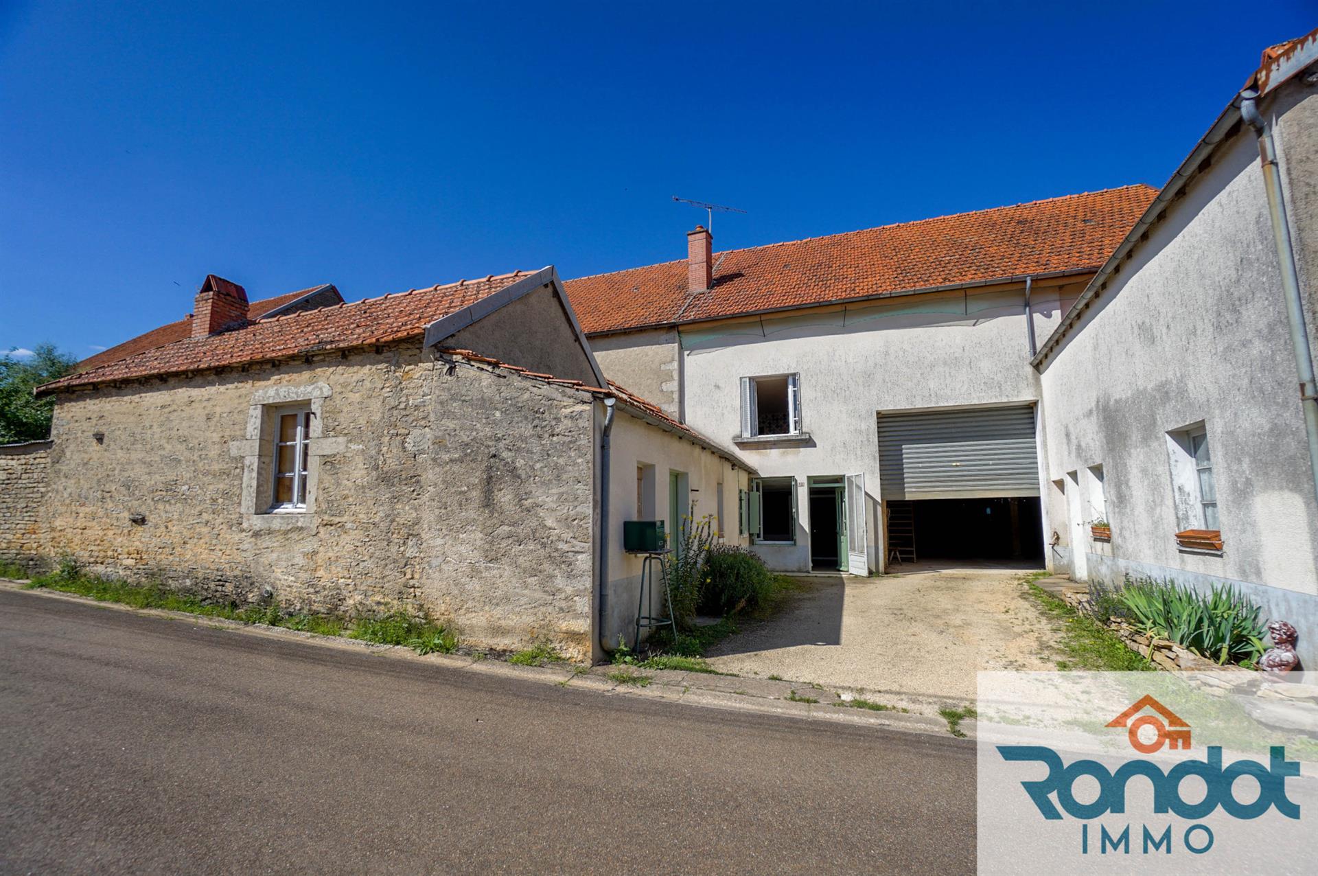 Maison 4 Pieces/3 Chambres/100M2 Environ + 300M2 Environ De Dependances