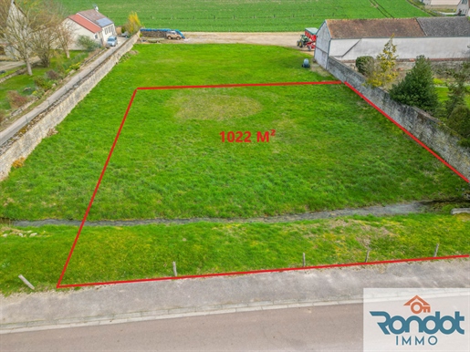 Building plot of about 1022 m2