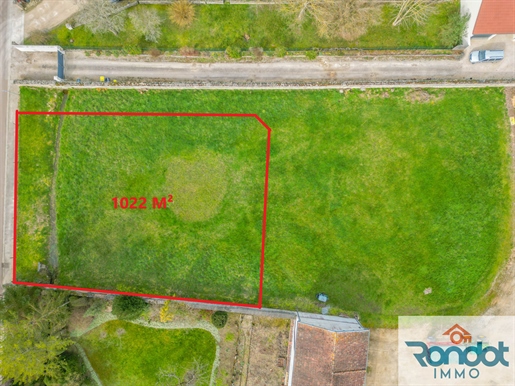 Building plot of about 1022 m2