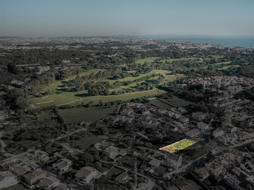 Terreno urbano com projeto para construção de moradia no Estoril junto ao Clube de Golf