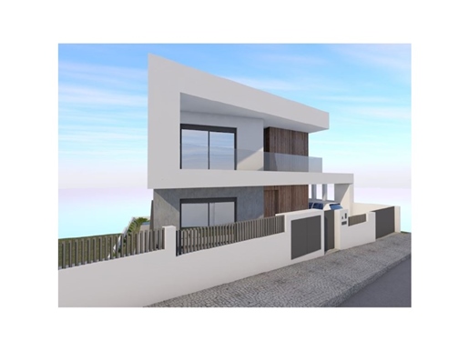 Urban Land - House construction with approved and paid project in Vale Flores