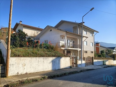 Home / Villa with 5 Rooms in Viana do Castelo with 342,00 m²