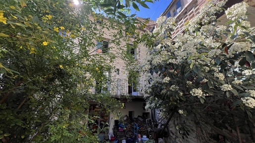 "Artist's" house in the heart of Céret