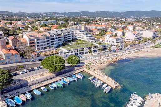 As sole agent La Ciotat 2 bd-flat with terrace on the seafront