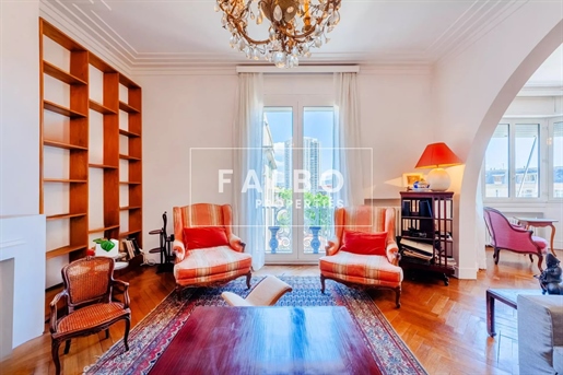 As sole agent - Three-bedrooms apartment at the heart of Marseille 8th prime residential area