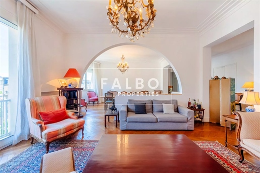 As sole agent - Three-bedrooms apartment at the heart of Marseille 8th prime residential area