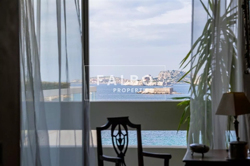 Rooftop villa on Corniche Kennedy Marseille 7th