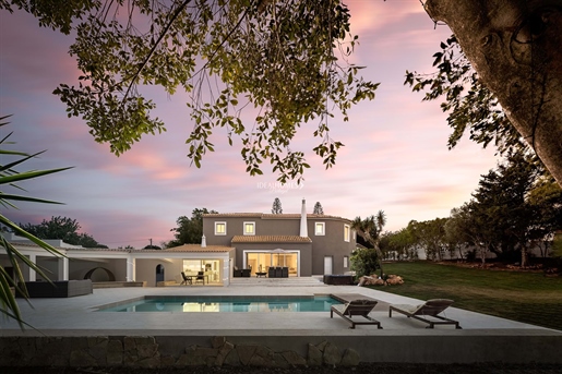 Moderna Villa de 4 Quartos à venda em Almancil