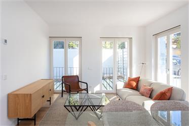 Apartamento moderno de três quartos, com terraço panorâmico com piscina com vista para o rio Tejo, 