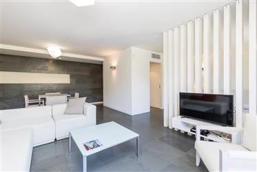 Appartement de 122m2 avec une chambre et une pièce supplémentaire à distance de marche de la plage, 