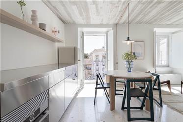 Un appartement unique de deux chambres de 100 m² avec sa propre terrasse privée et une vue sur la ri