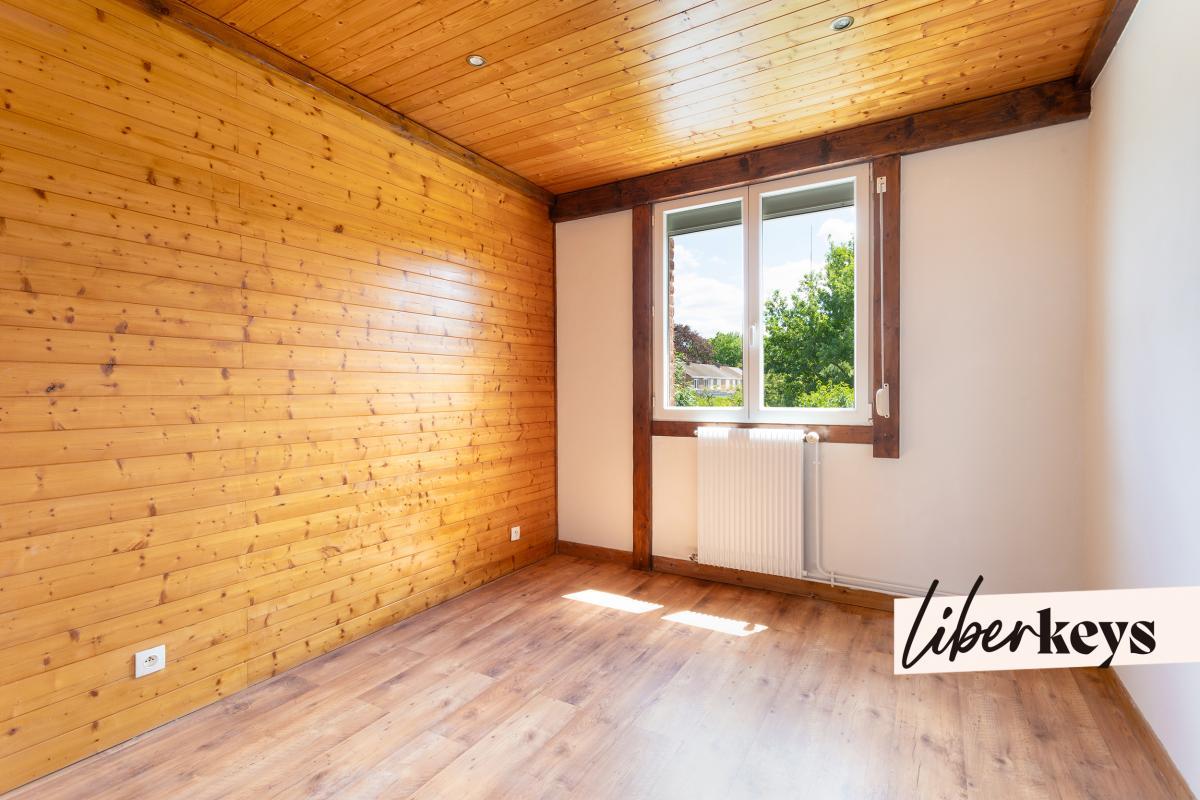 Maison 4 pièces - 2 garages - jardin - 90 m²