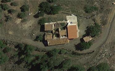 Large rustic land with Cortijo ruins of 246 m2 water and electricity, Malaga