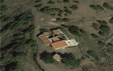 Large rustic land with Cortijo ruins of 246 m2 water and electricity, Malaga