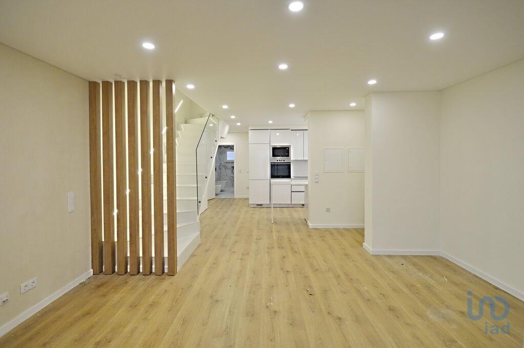Home / Villa with 3 Rooms in Fernão Ferro with 180,00 m²