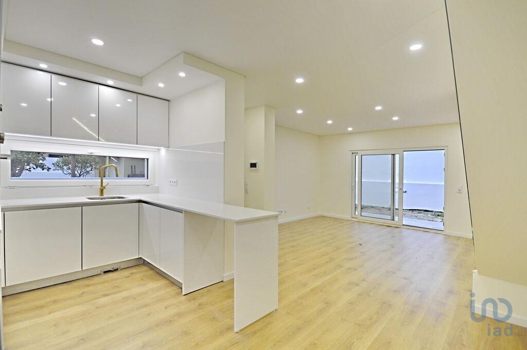 Home / Villa with 3 Rooms in Fernão Ferro with 180,00 m²