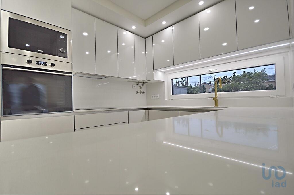 Home / Villa with 3 Rooms in Fernão Ferro with 180,00 m²