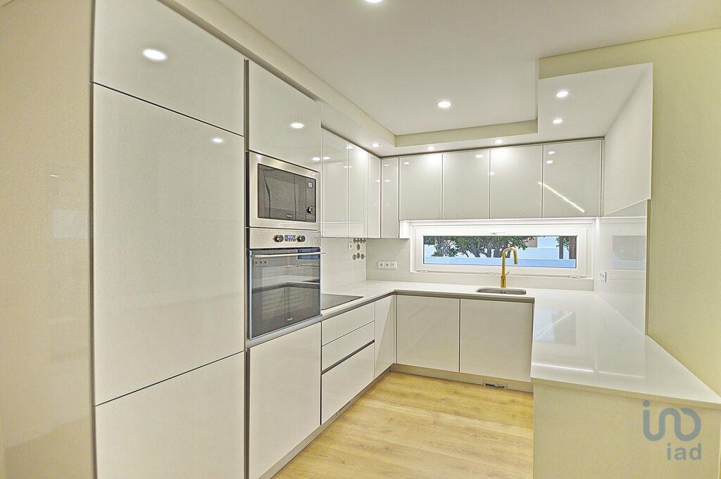 Home / Villa with 3 Rooms in Fernão Ferro with 180,00 m²