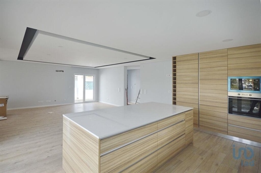 Home / Villa met 3 Kamers in Setúbal met 150,00 m²