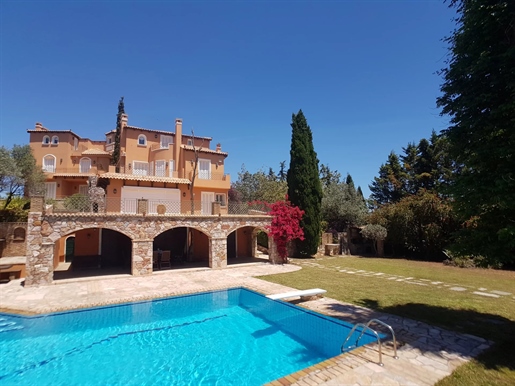 Villa with swimming pool for sale in Markopoulo