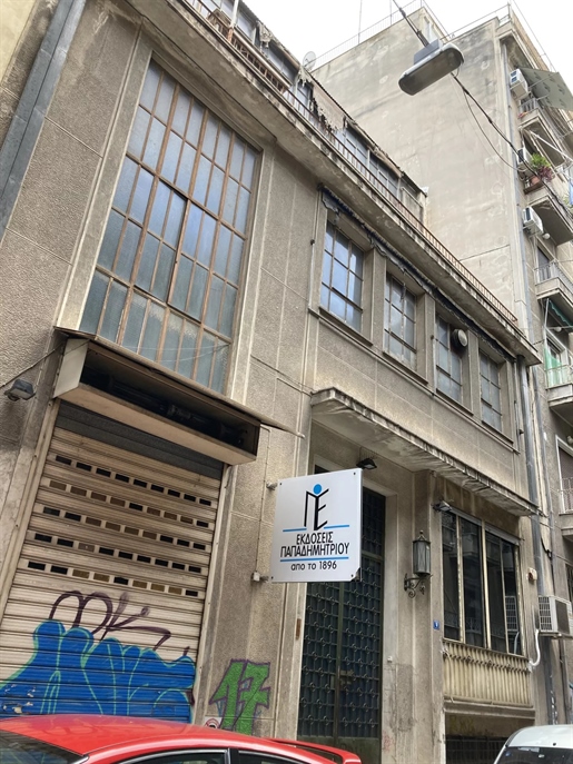 We offer for sale a 5 levels building 1546 sq.m. In The area of Plateia Victorias in the center of A