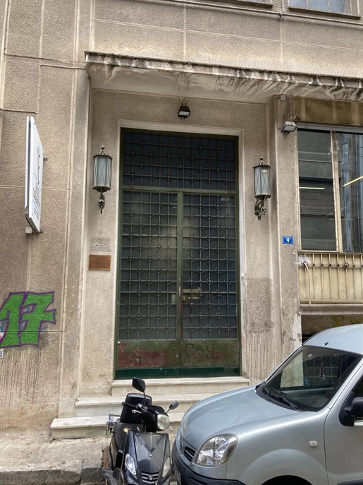 We offer for sale a 5 levels building 1546 sq.m. In The area of Plateia Victorias in the center of A