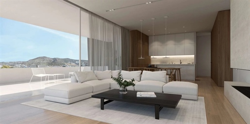 Appartement impressionnant à Glyfada 205m². 2 niveaux avec terrasse privée.