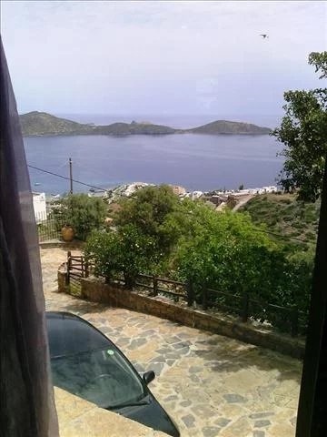 For sale is a three-storey villa with an area of ??253 sq.m in Elounda. The villa has a beautiful ar