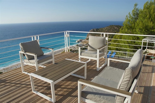 Villa avec vue panoramique sur la plage de Kathisma, île de Lefkada.