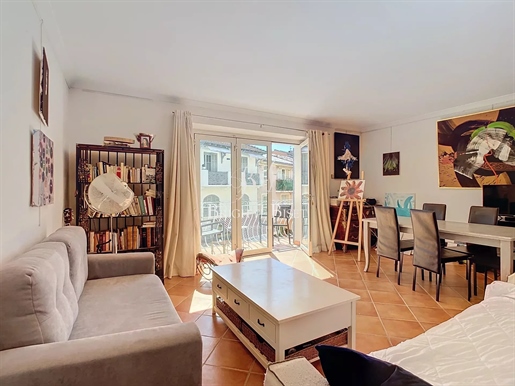 Appartement 3 pièces situé en plein coeur du quartier historique de Sainte Maxime