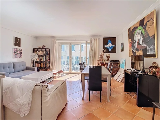 Appartement 3 pièces situé en plein coeur du quartier historique de Sainte Maxime
