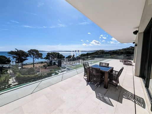 Te koop luxe penthouse in Sainte Maxime super zeezicht