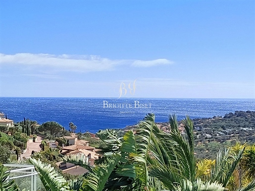Villa with sea view sold in Les Issambres