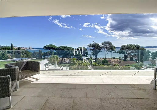 A vendre appartement de luxe à Sainte Maxime magnifique vue mer face à Saint Tropez
