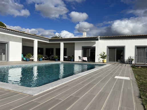 Loulé beautiful recent villa on one level, 4 bedrooms en suite, quality construction, on a land