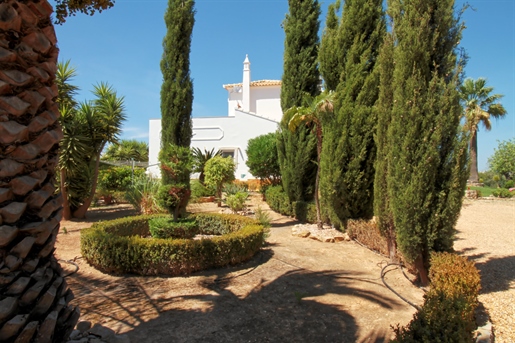 Olhão magnifique propriété composée de 2 villas sur un hectare de terrain avec piscine