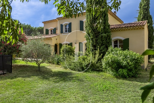 Beautiful property with swimming pool and outbuilding near Saint