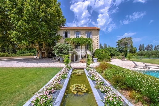 Lovely stone house with pool for sale near L'isle sur la Sorgue