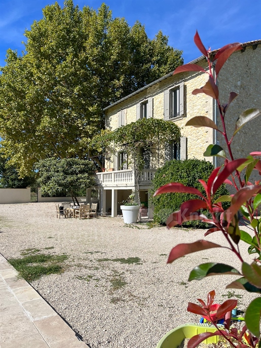 Lovely stone house with pool for sale near L'isle sur la Sorgue