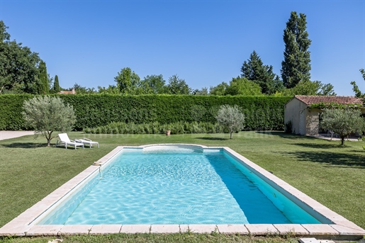 A stunning property with a pool for sale in Pernes les Fontaines