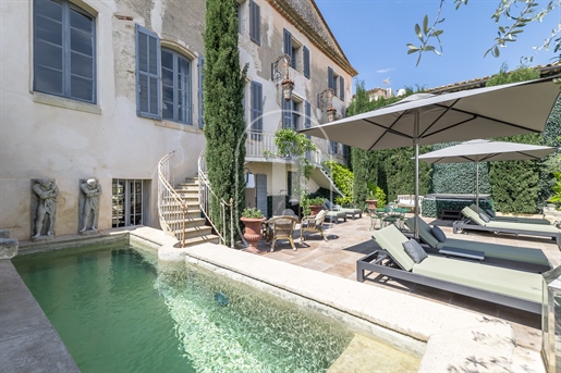 Town house with swimming pool in Chateauneuf de Gadagne