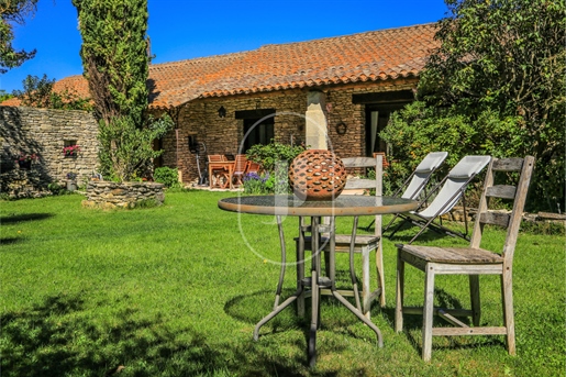 Farmhouse with beautiful garden and pool for sale in L'Isle sur