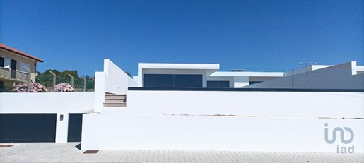 Casa T3 em Leiria de 205,00 m²