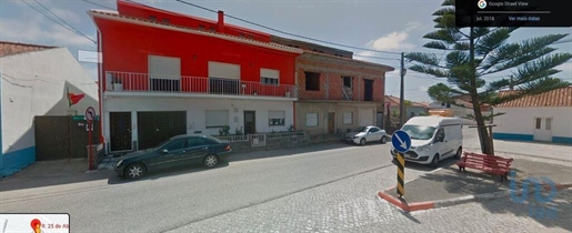 Home / Villa with 4 Rooms in Leiria with 240,00 m²