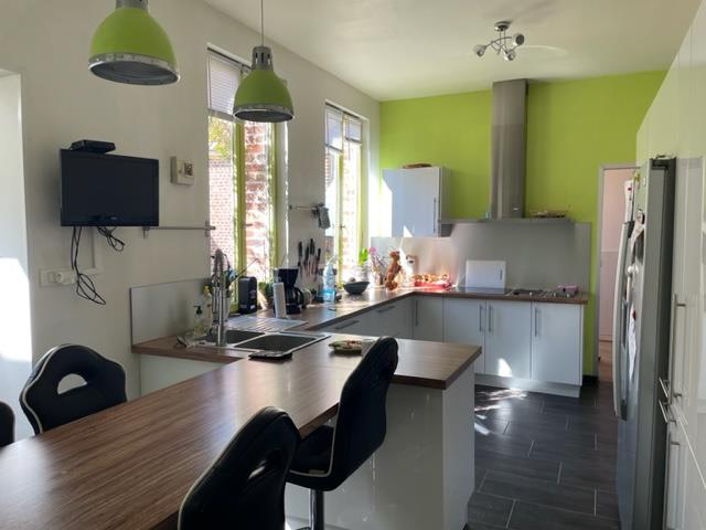 5 bedroom house, garden and garage 59400