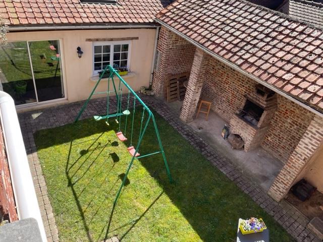 5 bedroom house, garden and garage 59400