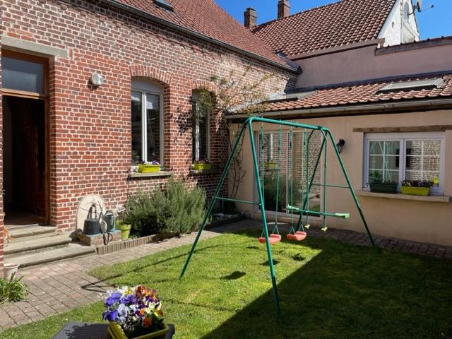 5 bedroom house, garden and garage 59400